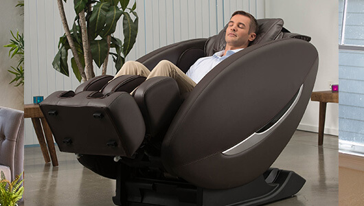 Man resting in Ji massage chair